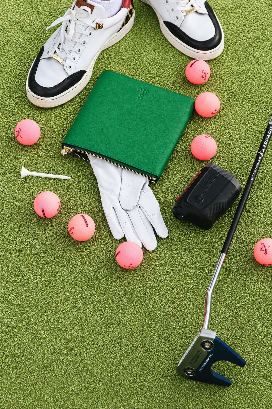 #3 Green Pouch, lifestyle photo 1