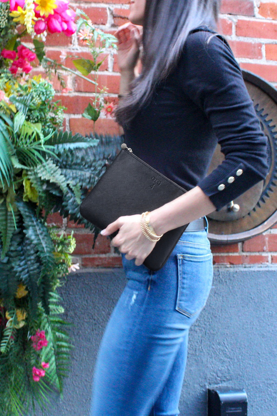 #4 JW Blackout Pouch, lifestyle photo 1